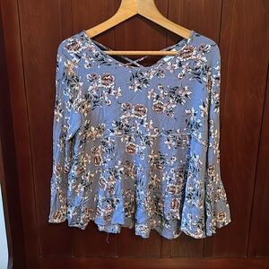 Blue floral top size large